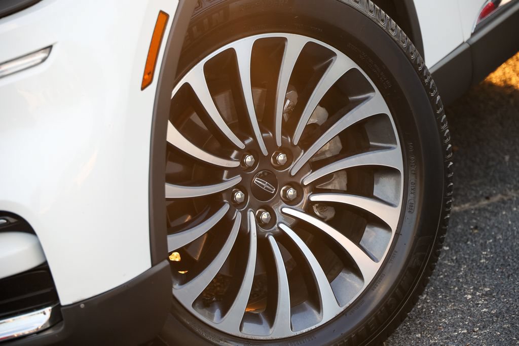 Used 2022 Lincoln Aviator AWD w/ Premium Package image 23