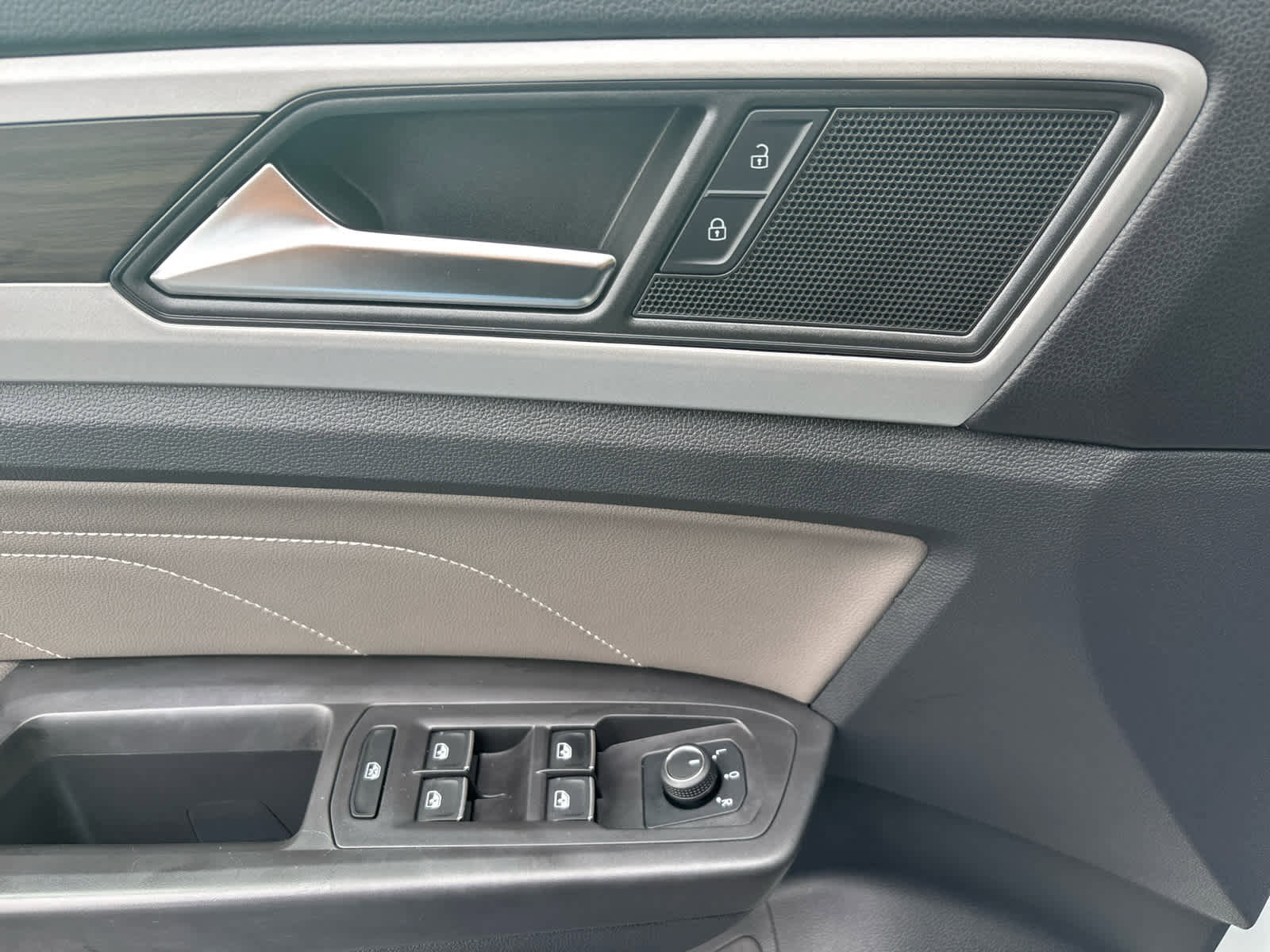 Used 2023 Volkswagen Atlas SE image 24