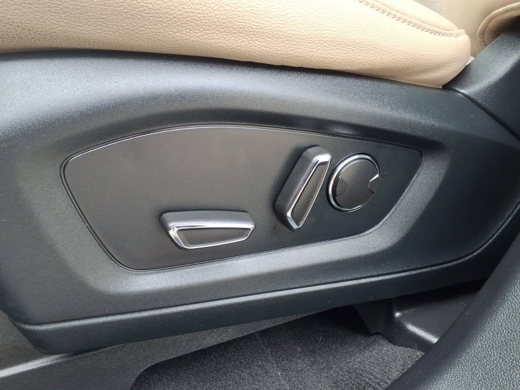 Used 2020 Ford Explorer Limited AWD/4WD image 5