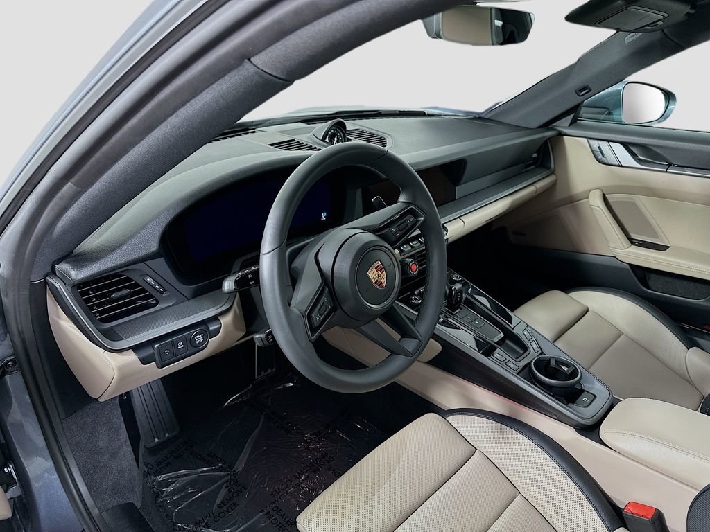 Used 2025 Porsche 911 Carrera image 4