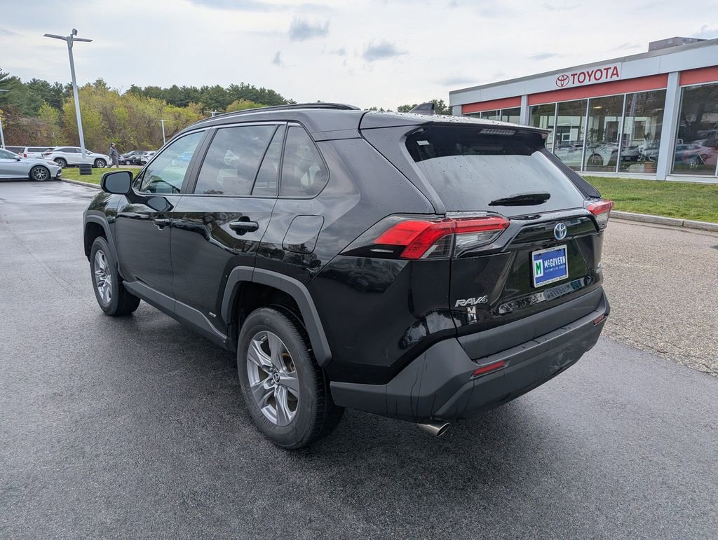 Used 2023 Toyota RAV4 LE AWD/4WD image 3