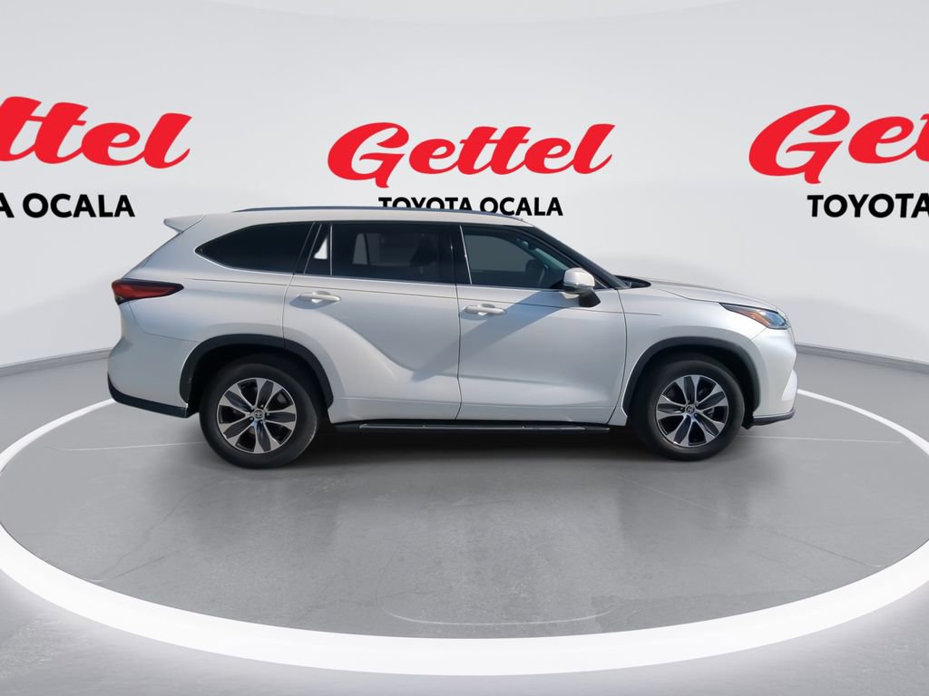 Used 2021 Toyota Highlander XLE image 9