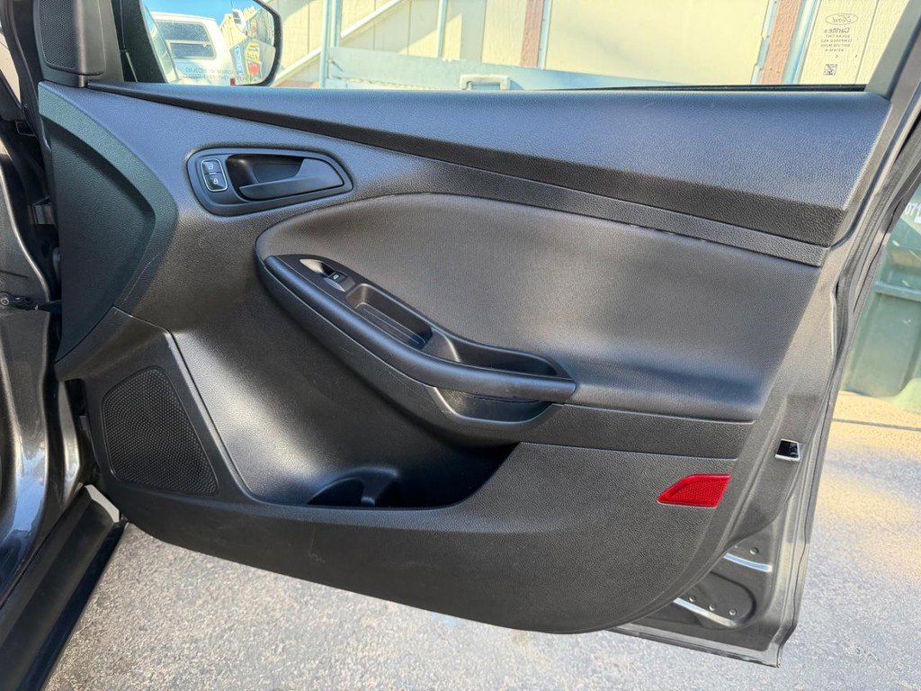 Used 2015 Ford Focus S image 18
