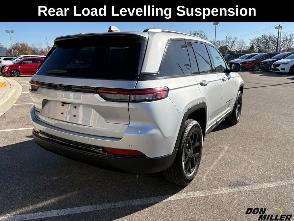 New 2025 Jeep Grand Cherokee Altitude image 7