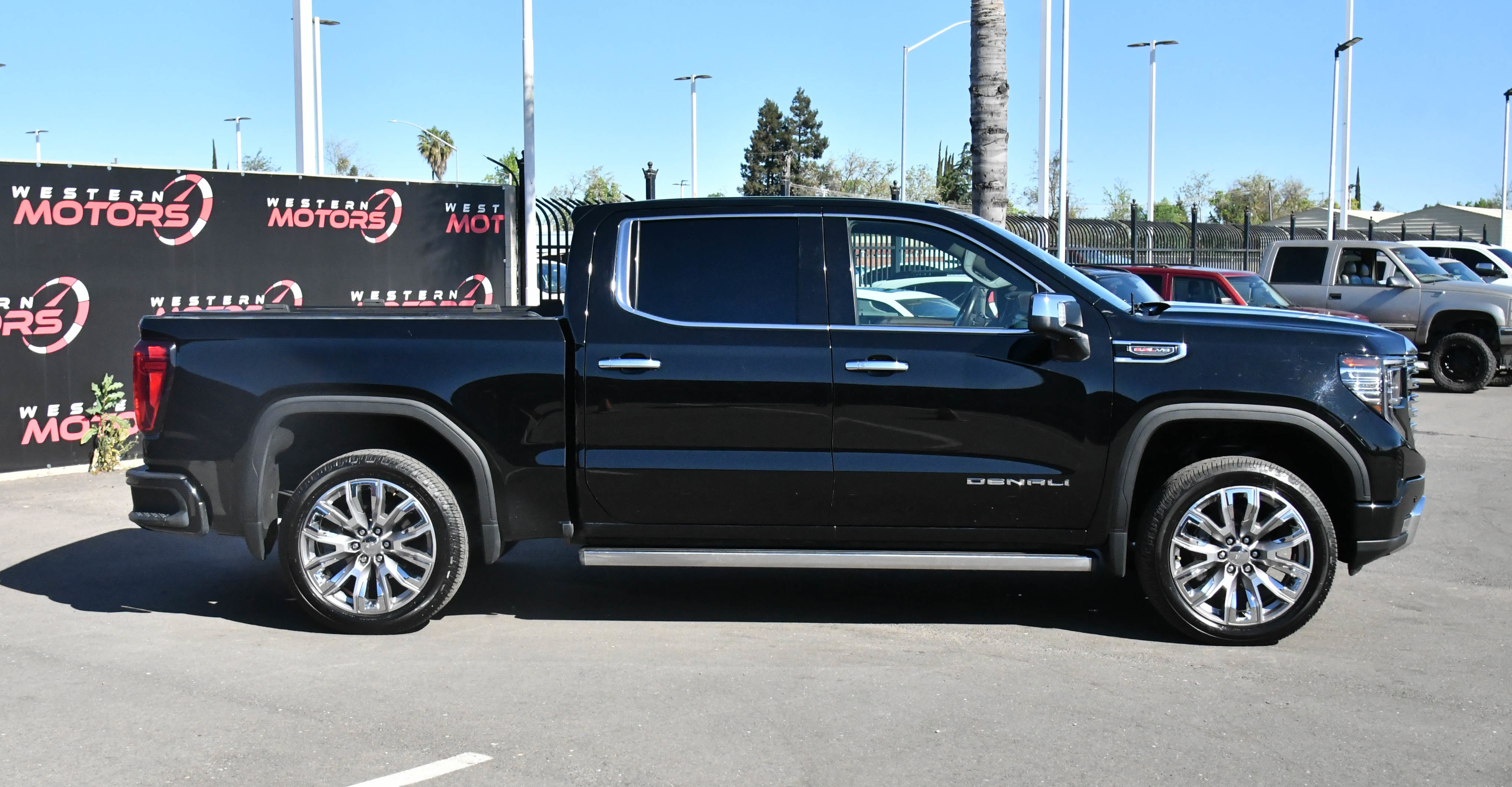 Used 2023 GMC Sierra 1500 Denali w/ Denali Reserve Package image 9