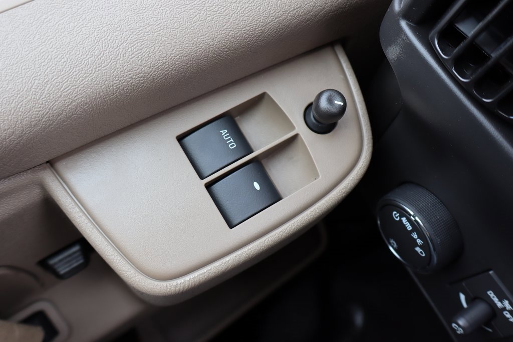 New 2025 Chevrolet Express 3500 w/ Chrome Appearance Package image 17