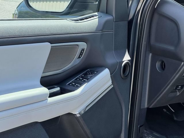 Certified 2025 Ford Expedition Platinum w/ Driver's Package AWD/4WD image 17