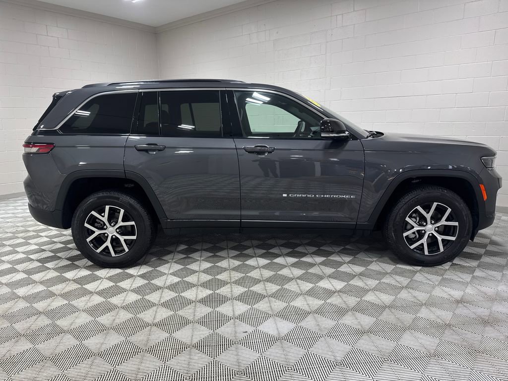 Used 2024 Jeep Grand Cherokee Limited AWD/4WD image 12