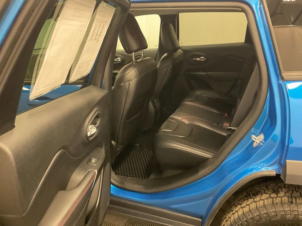 Used 2019 Jeep Cherokee Trailhawk w/ Cold Weather Group image 25