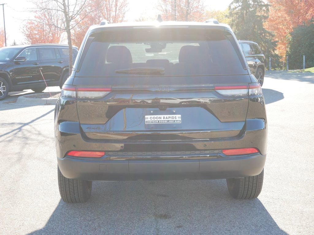 New 2025 Jeep Grand Cherokee Laredo image 10