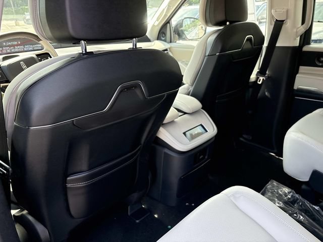 New 2026 Lincoln Navigator L Premier AWD/4WD image 17