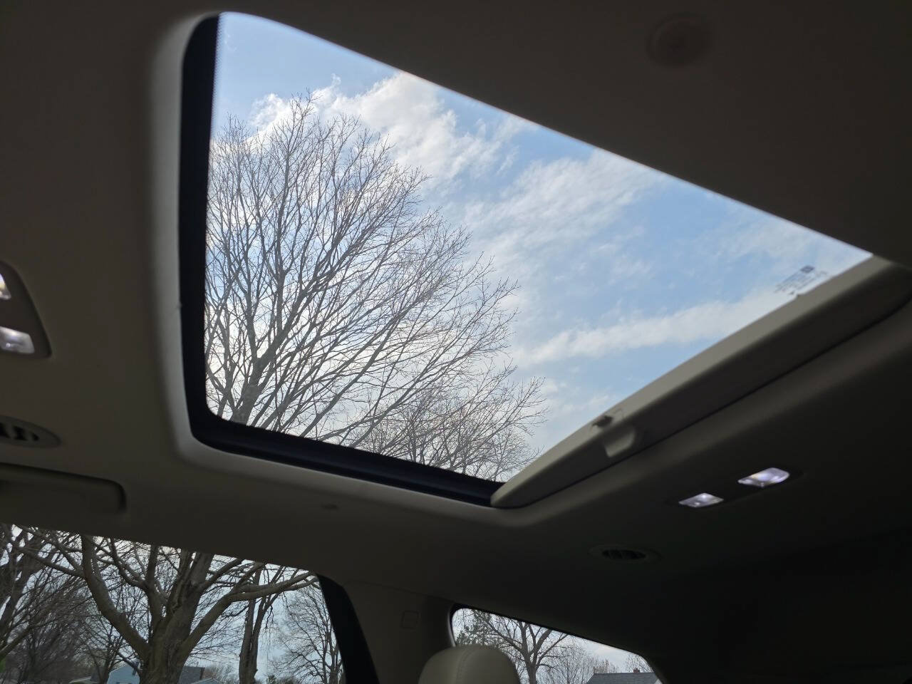 Used 2019 Buick Enclave Essence FWD image 19