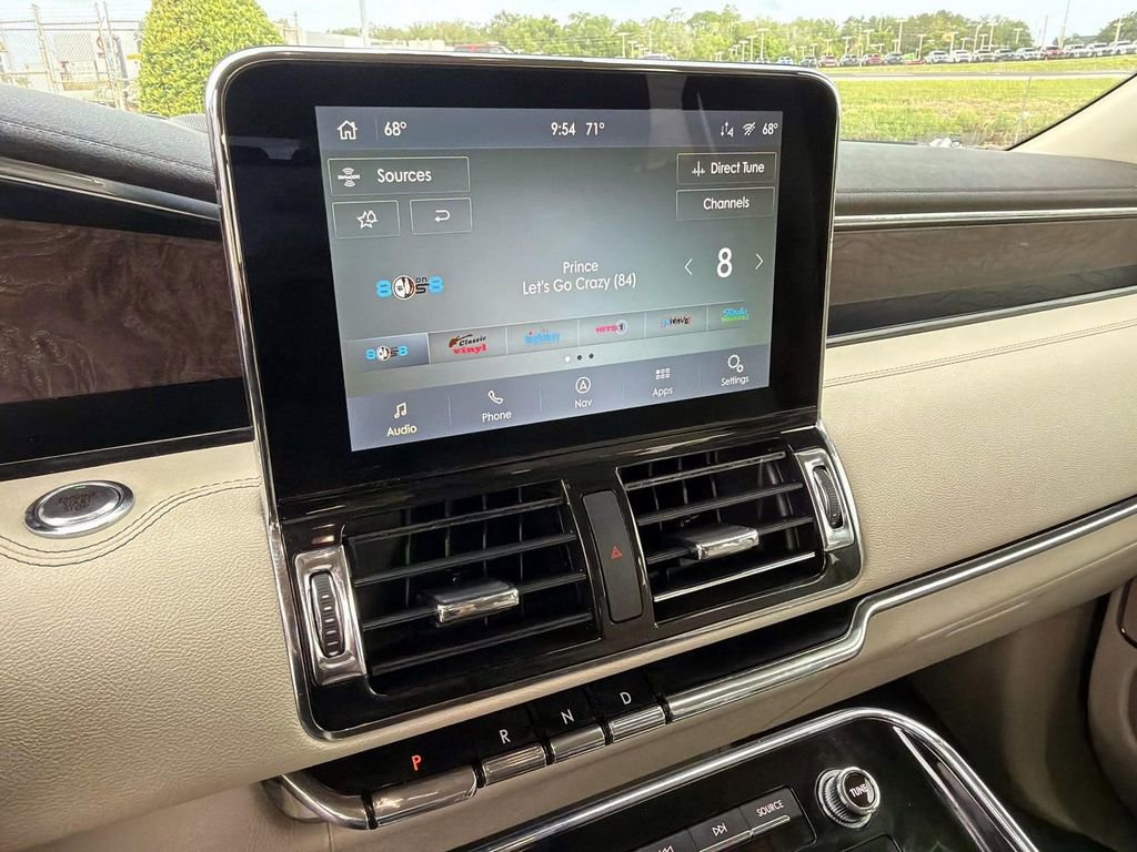 Used 2021 Lincoln Navigator 2WD image 22