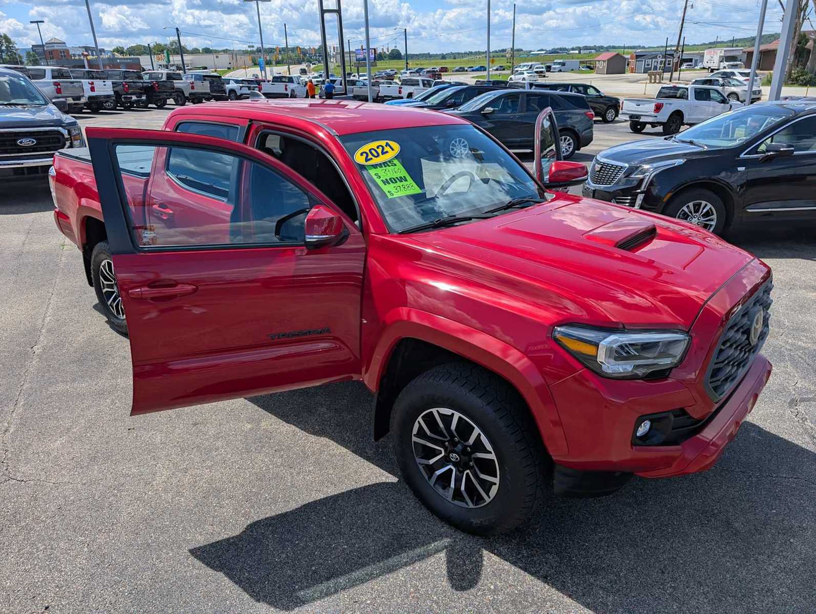 Used 2021 Toyota Tacoma TRD Sport w/ Technology Package AWD/4WD image 15