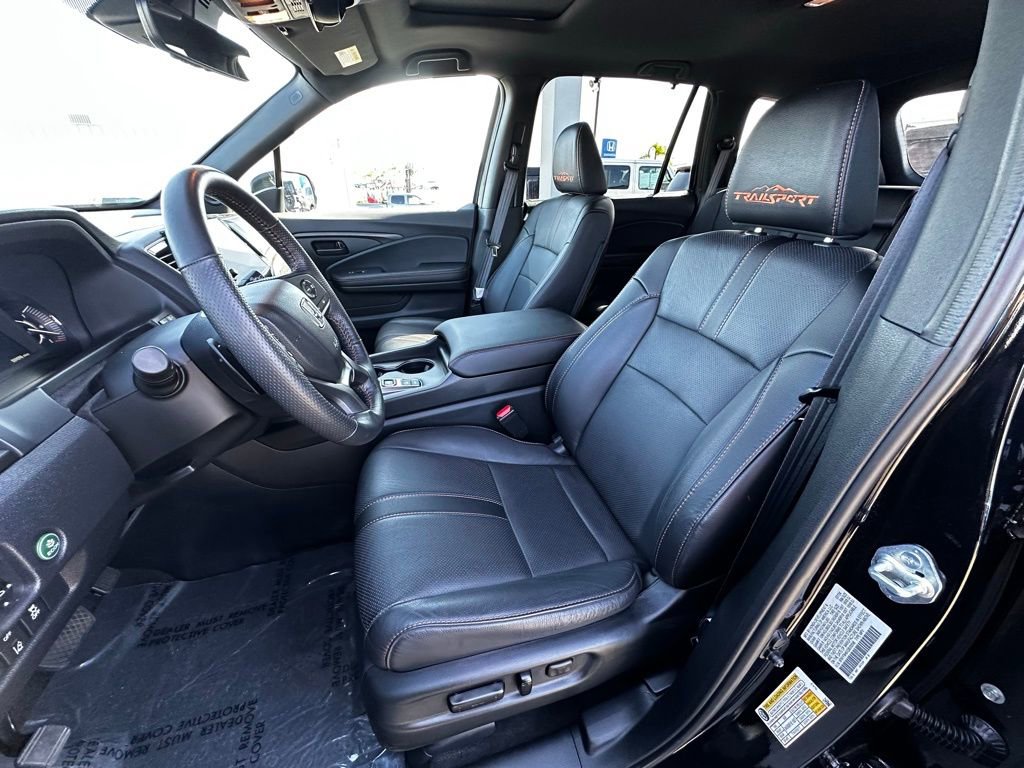 Used 2025 Honda Passport TrailSport image 12