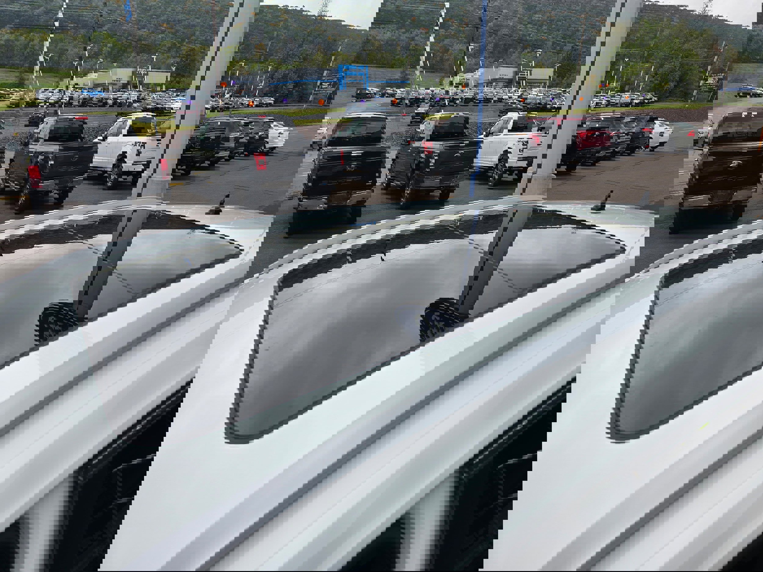 Certified 2022 Volkswagen Atlas Cross Sport SEL R-Line image 14