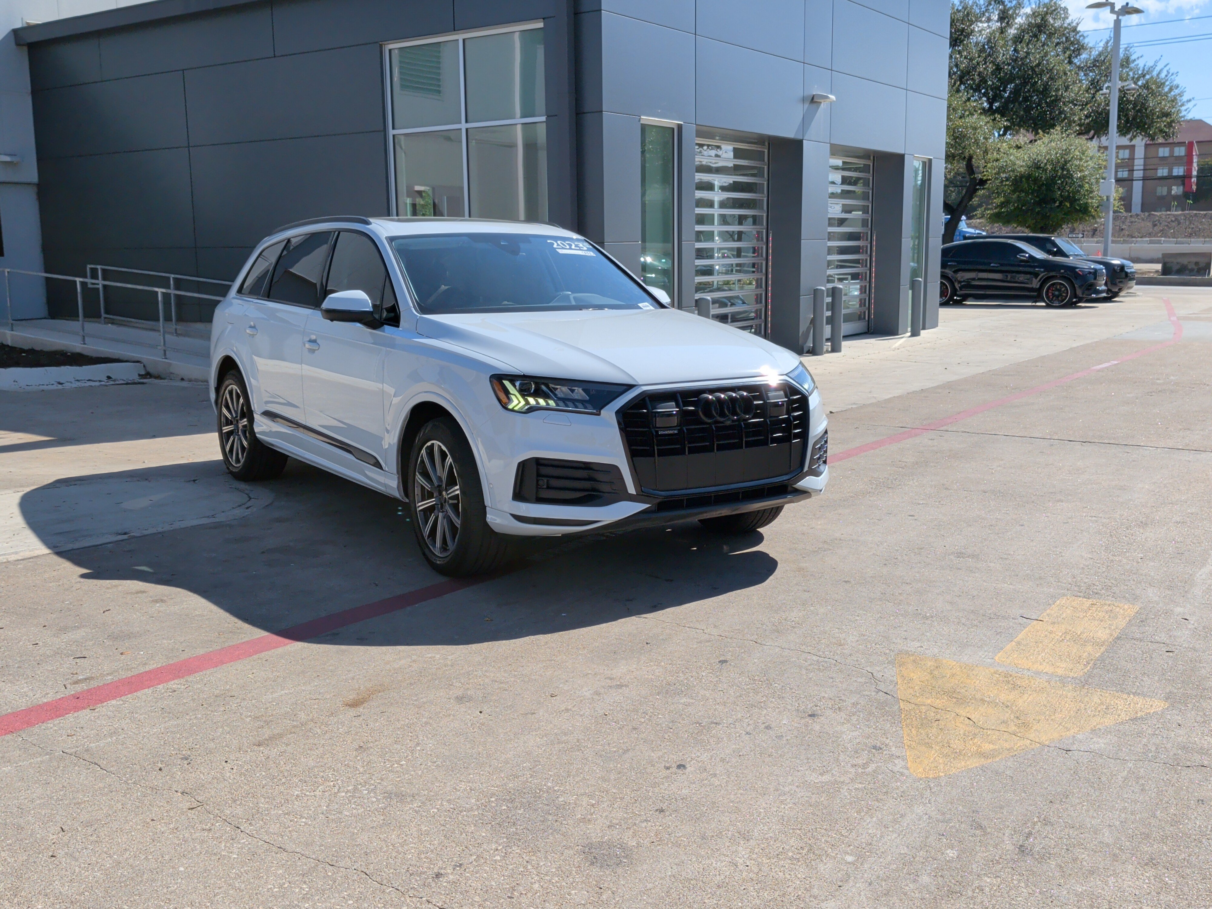 Used 2023 Audi Q7 2.0T Premium Plus w/ Premium Plus Package AWD/4WD image 2