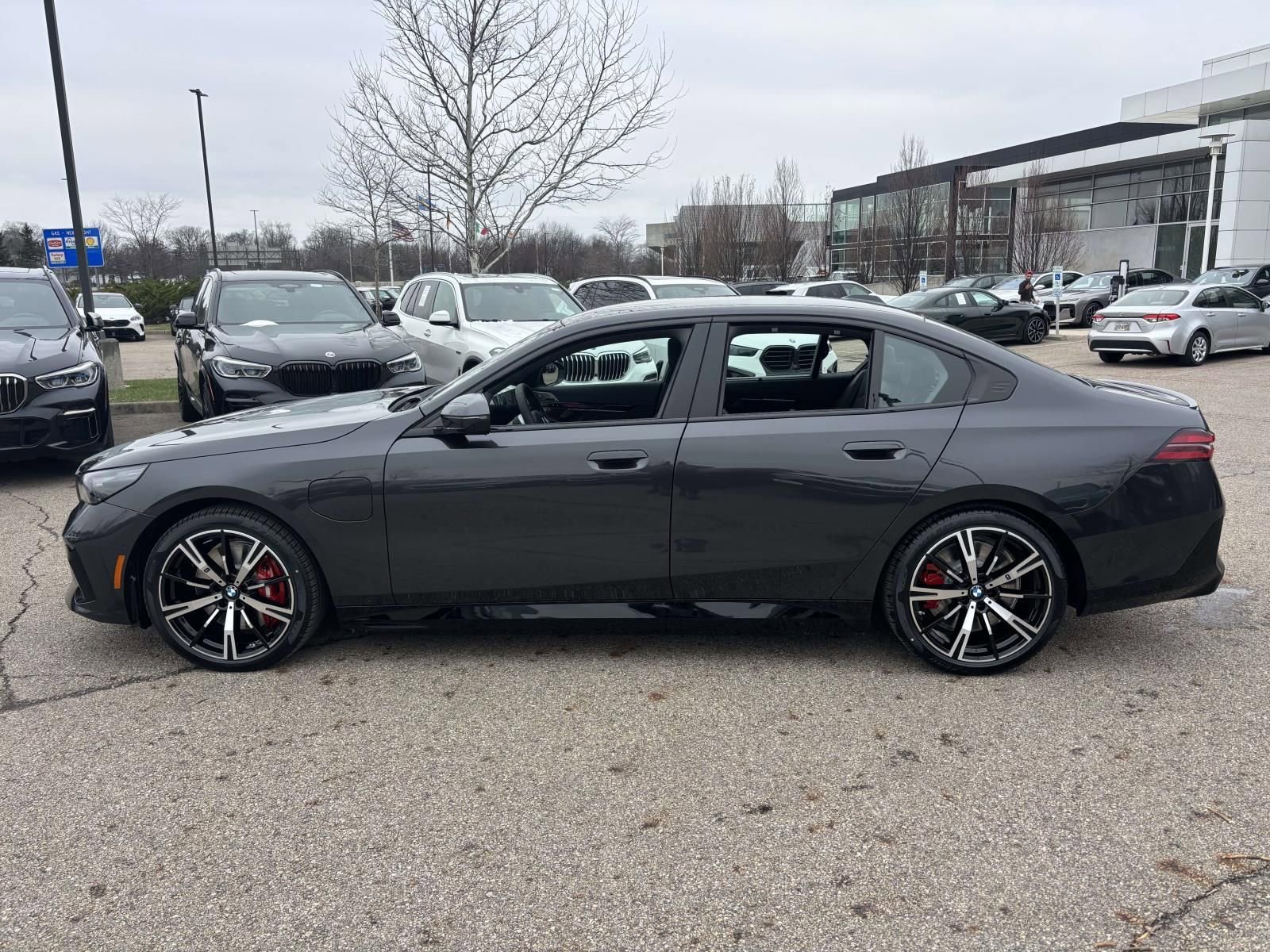 New 2026 BMW 550e xDrive image 8