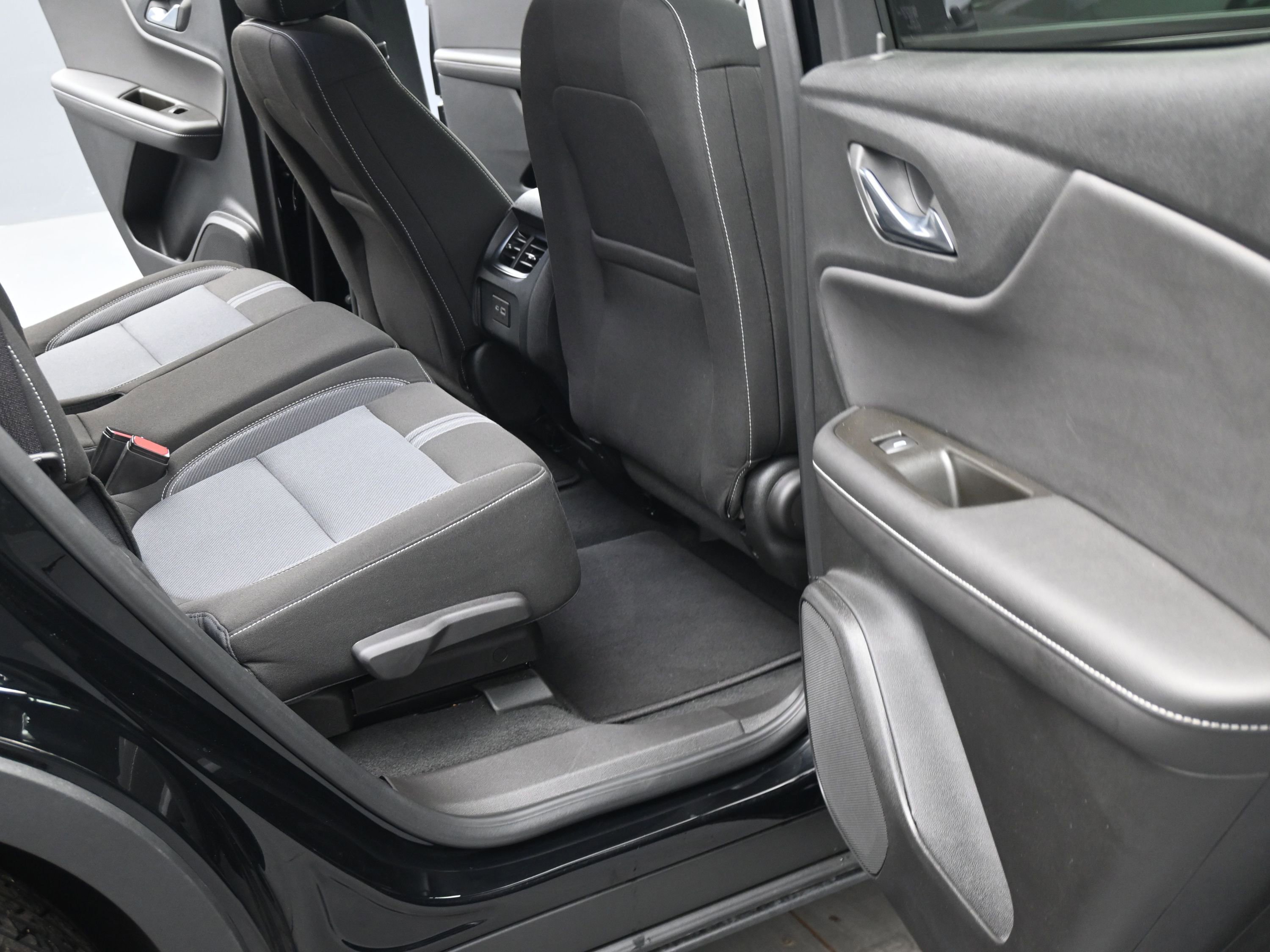 Used 2025 Chevrolet Blazer LT FWD image 21