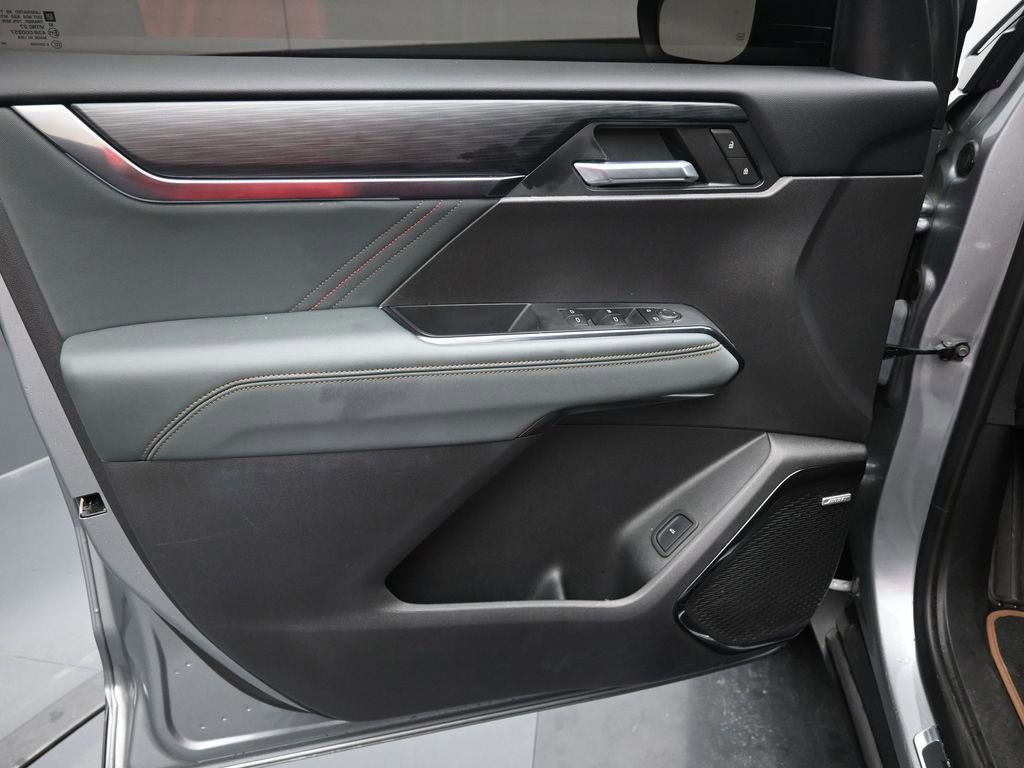 Used 2025 GMC Acadia AT4 w/ Super Cruise Package image 13