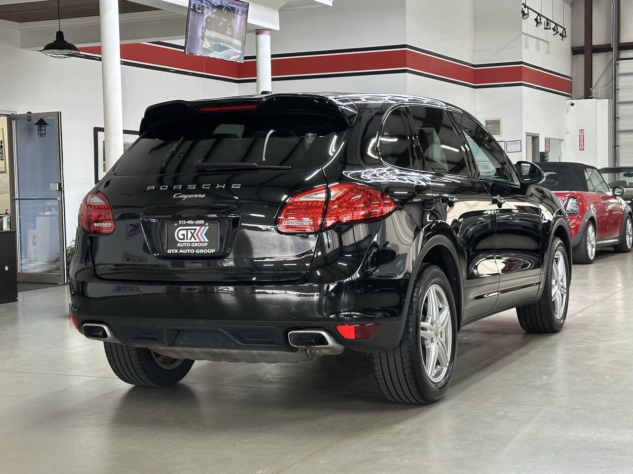 Used 2014 Porsche Cayenne Diesel AWD/4WD image 2