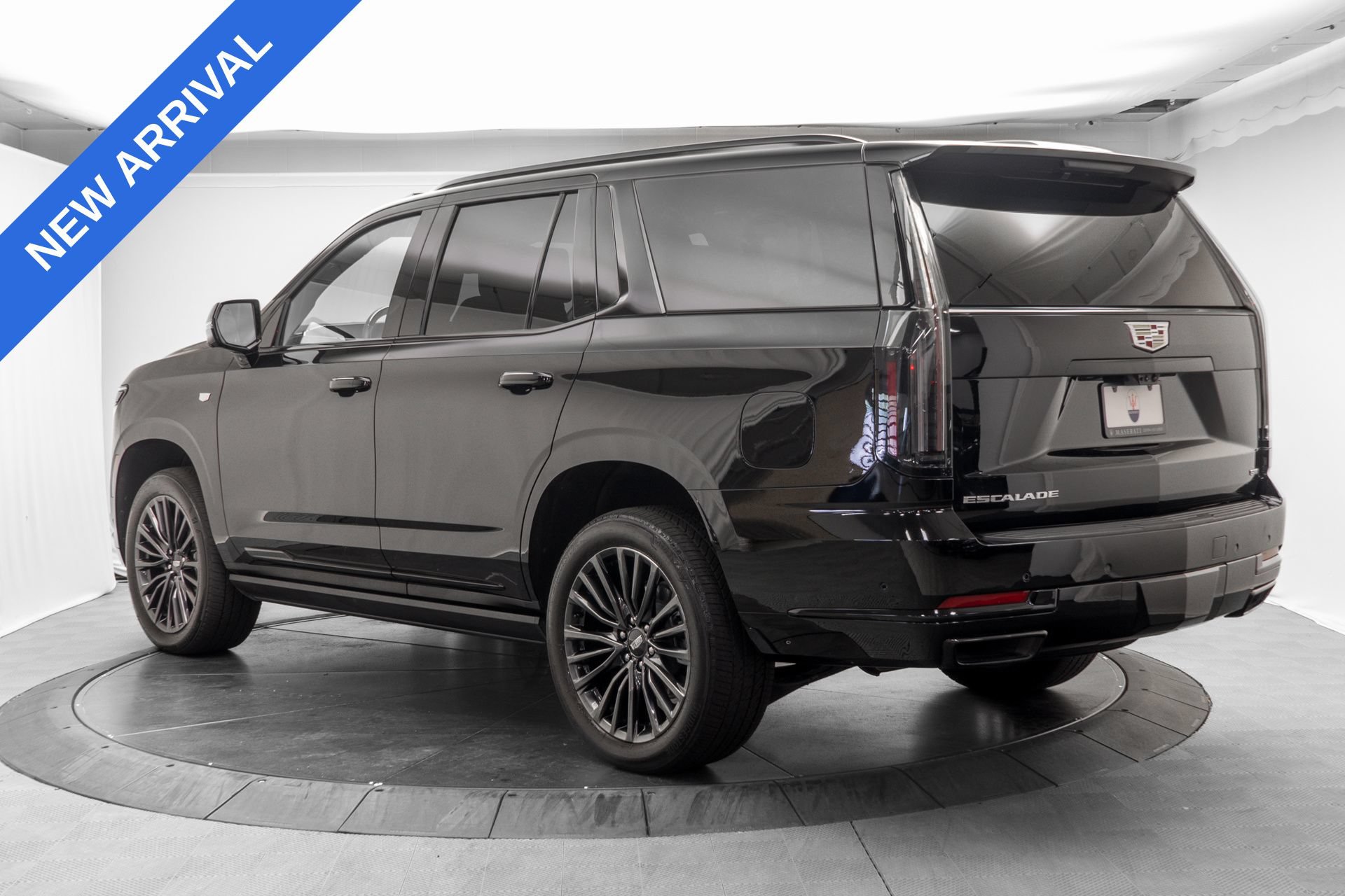 Used 2025 Cadillac Escalade Sport Platinum w/ LPO, Floor Liner Package AWD/4WD image 5