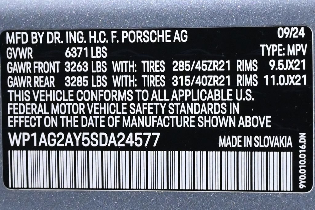 Certified 2025 Porsche Cayenne GTS AWD/4WD image 28