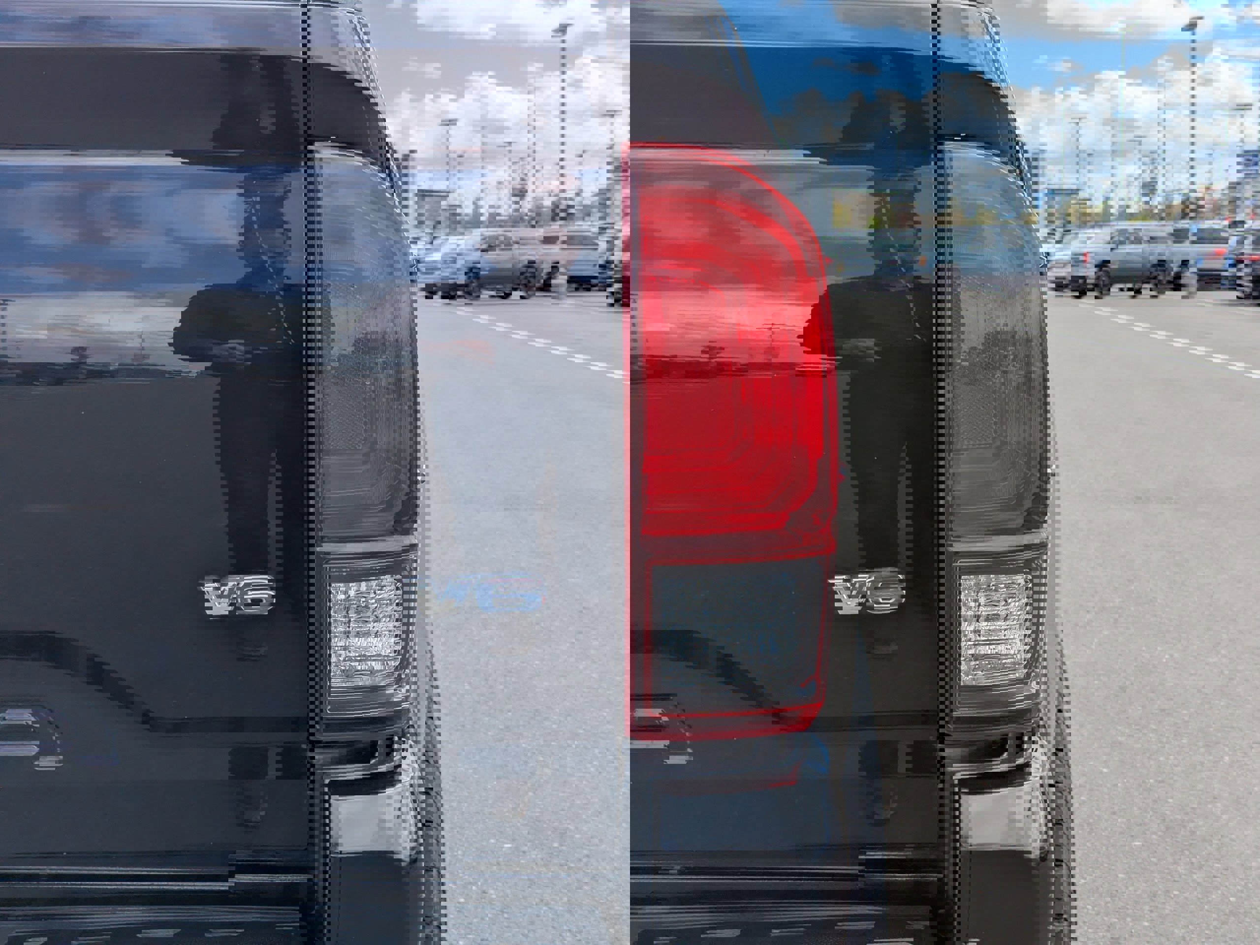 Used 2018 Toyota Tacoma SR image 42