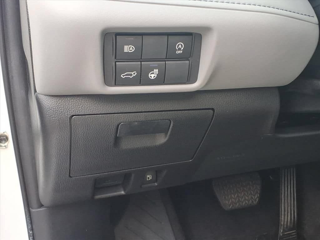 Used 2023 Toyota Highlander Limited FWD image 18
