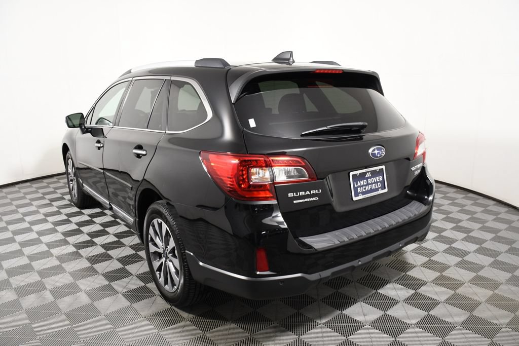 Used 2017 Subaru Outback 3.6R Touring AWD/4WD image 4