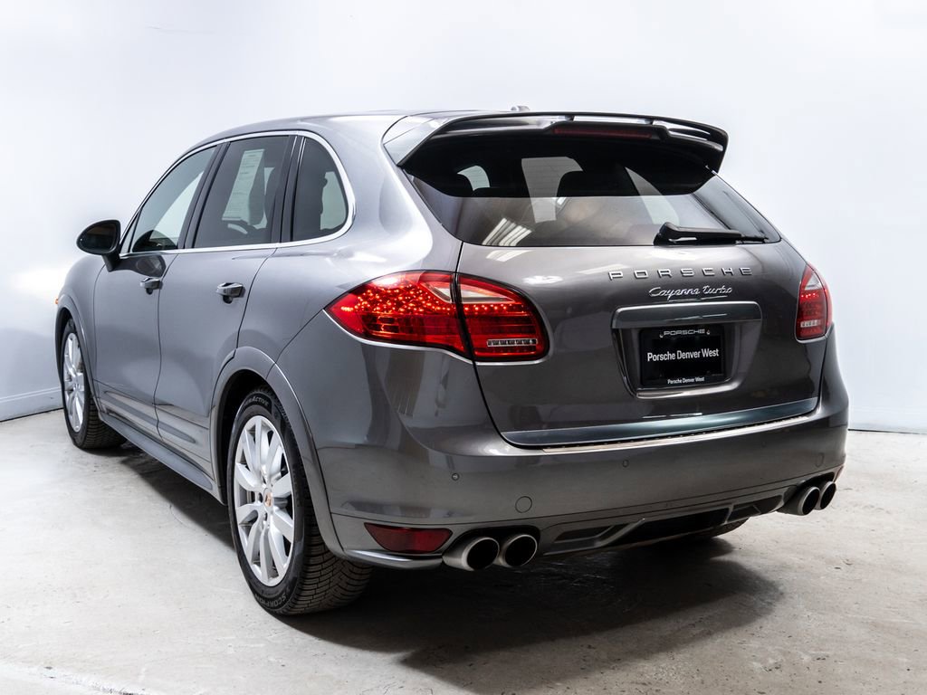 Used 2014 Porsche Cayenne Turbo image 3