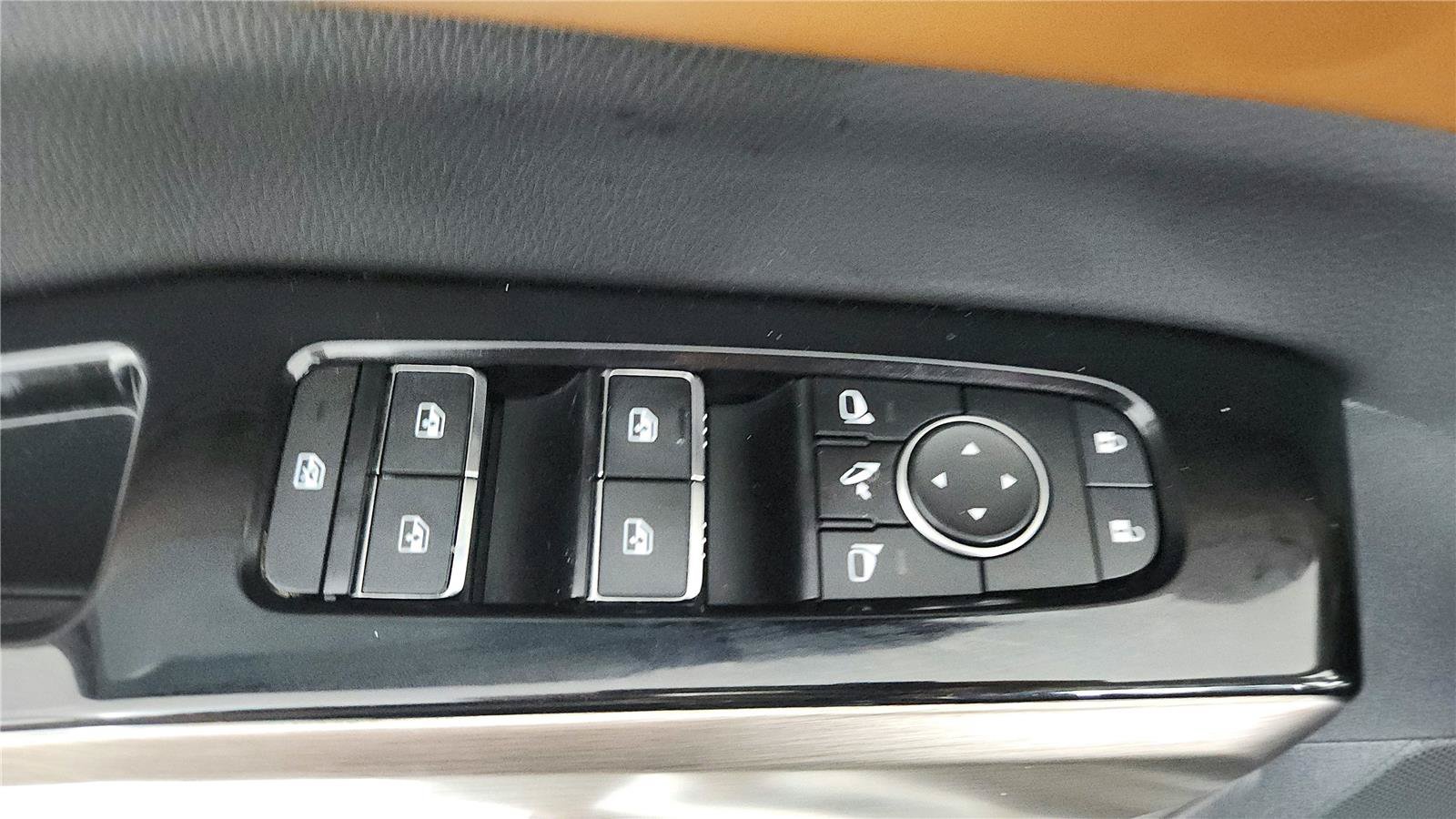 Used 2023 Nissan Pathfinder Platinum w/ Cargo Package FWD image 10