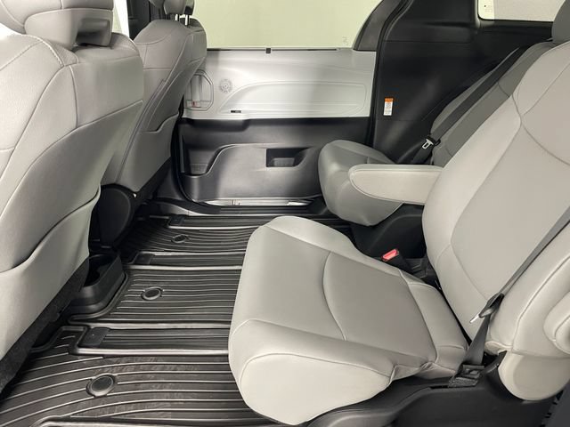 New 2026 Toyota Sienna XLE FWD image 9