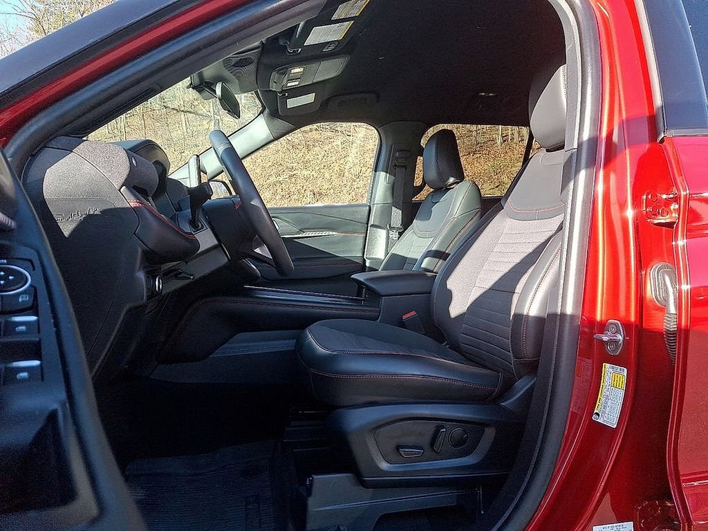 Used 2025 Ford Explorer ST-Line AWD/4WD image 13