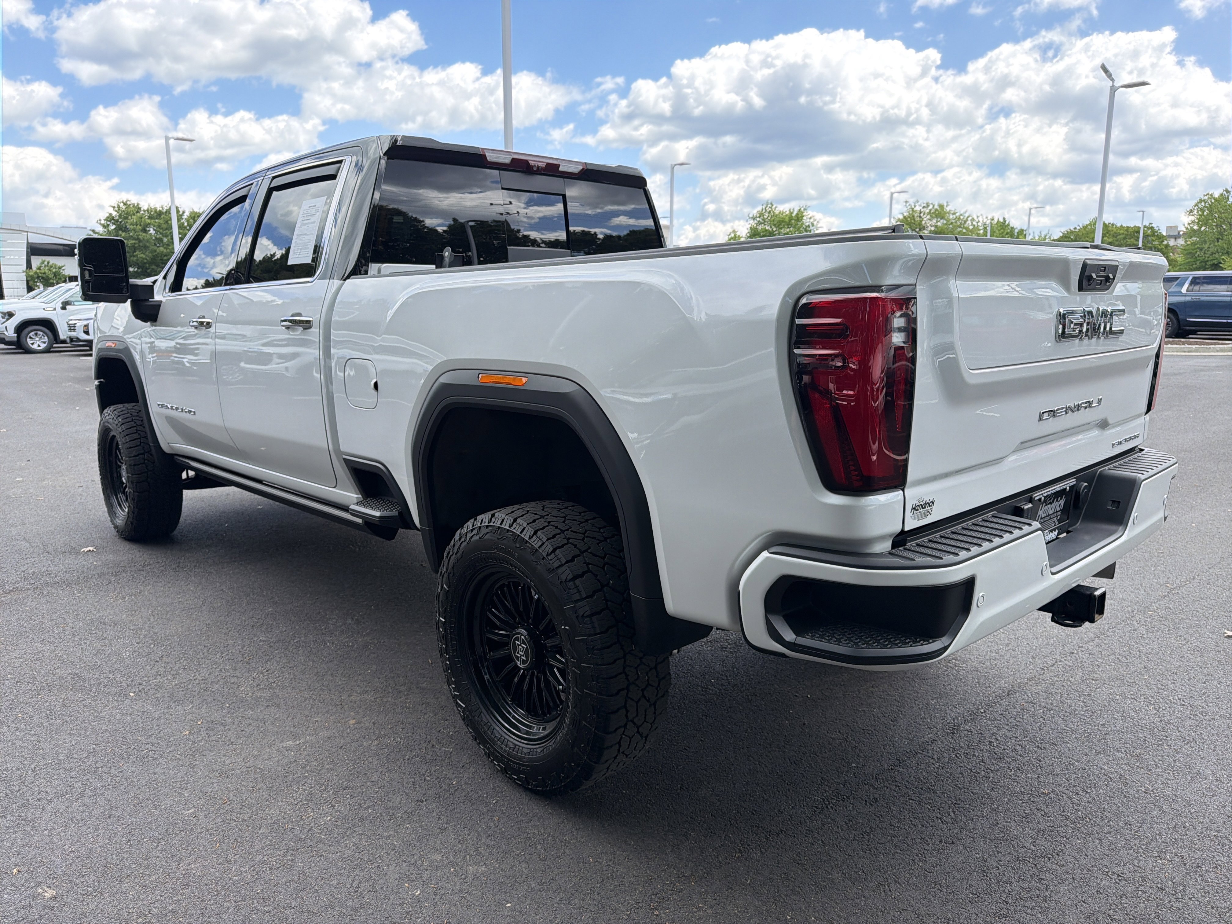 Used 2024 GMC Sierra 2500 Denali Ultimate image 8