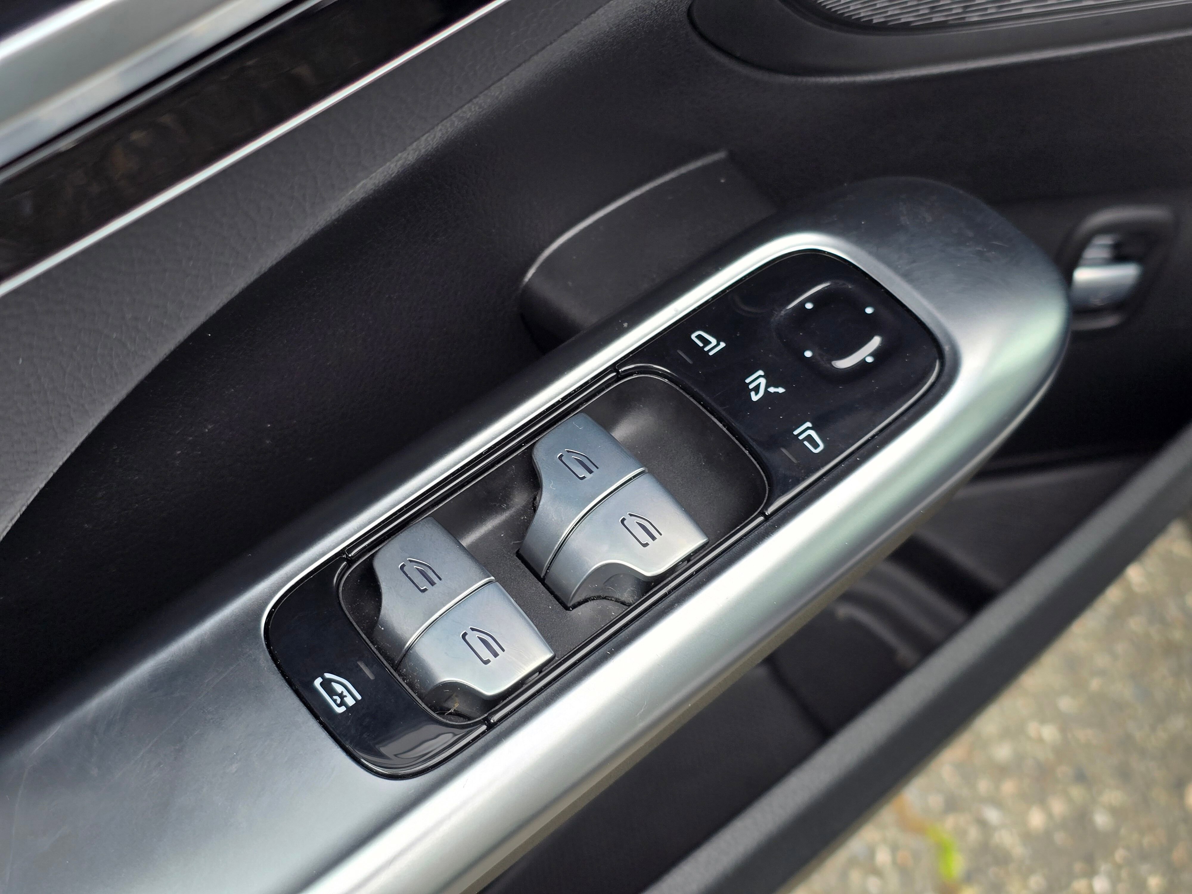 Used 2025 Mercedes-Benz C 300 Sedan image 25