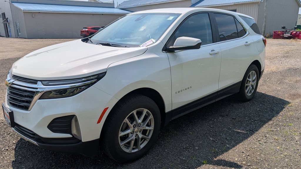 Used 2024 Chevrolet Equinox LT AWD/4WD image 2