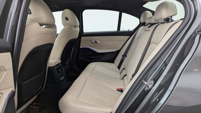 Used 2020 BMW 330i Sedan w/ M Sport Package RWD image 17