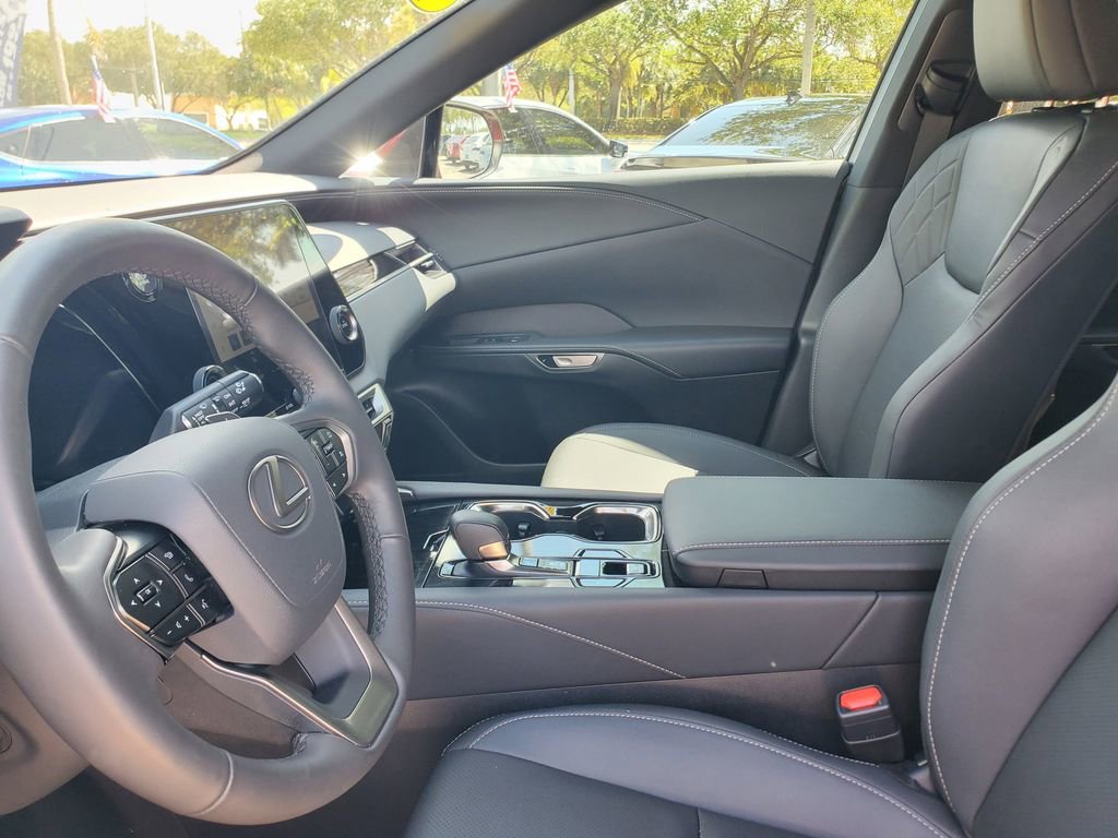 Used 2025 Lexus RX 350 FWD image 16