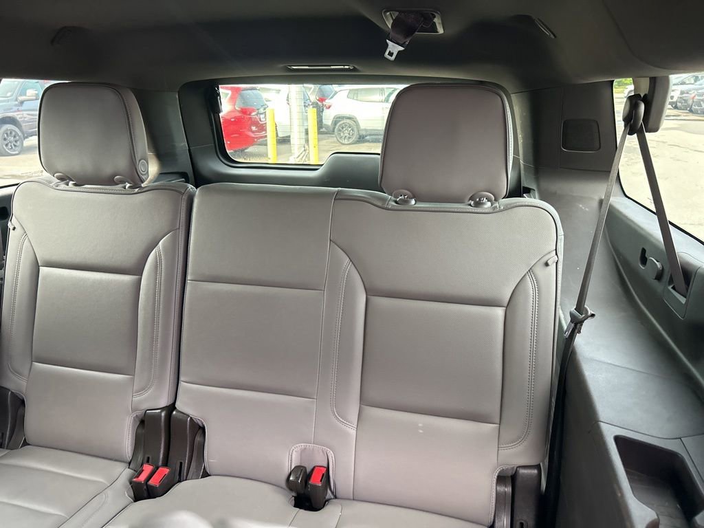 Used 2023 GMC Yukon XL SLT w/ SLT Luxury Package image 11
