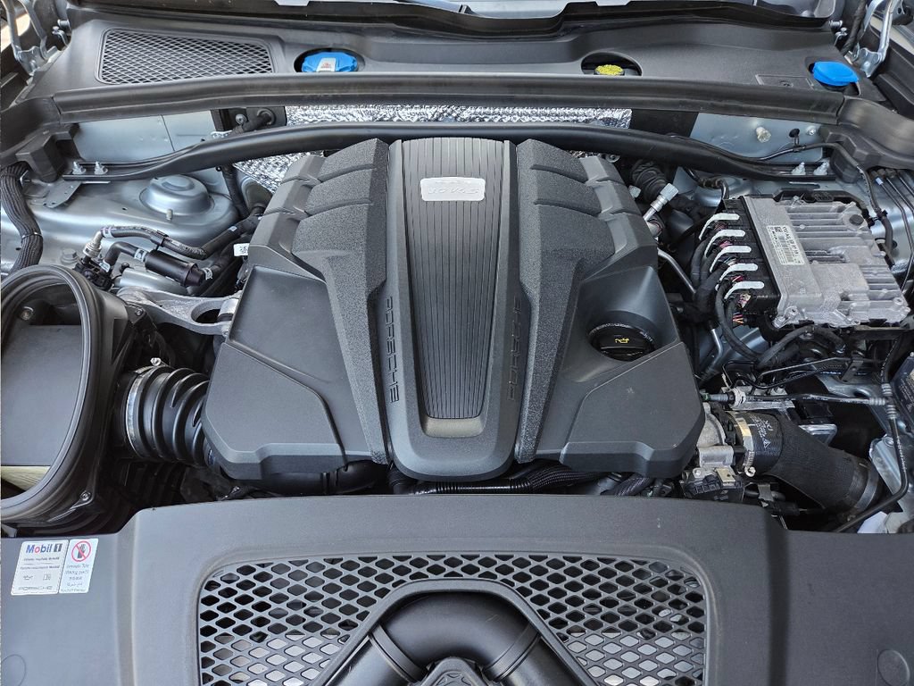 Certified 2019 Porsche Macan S AWD/4WD image 32