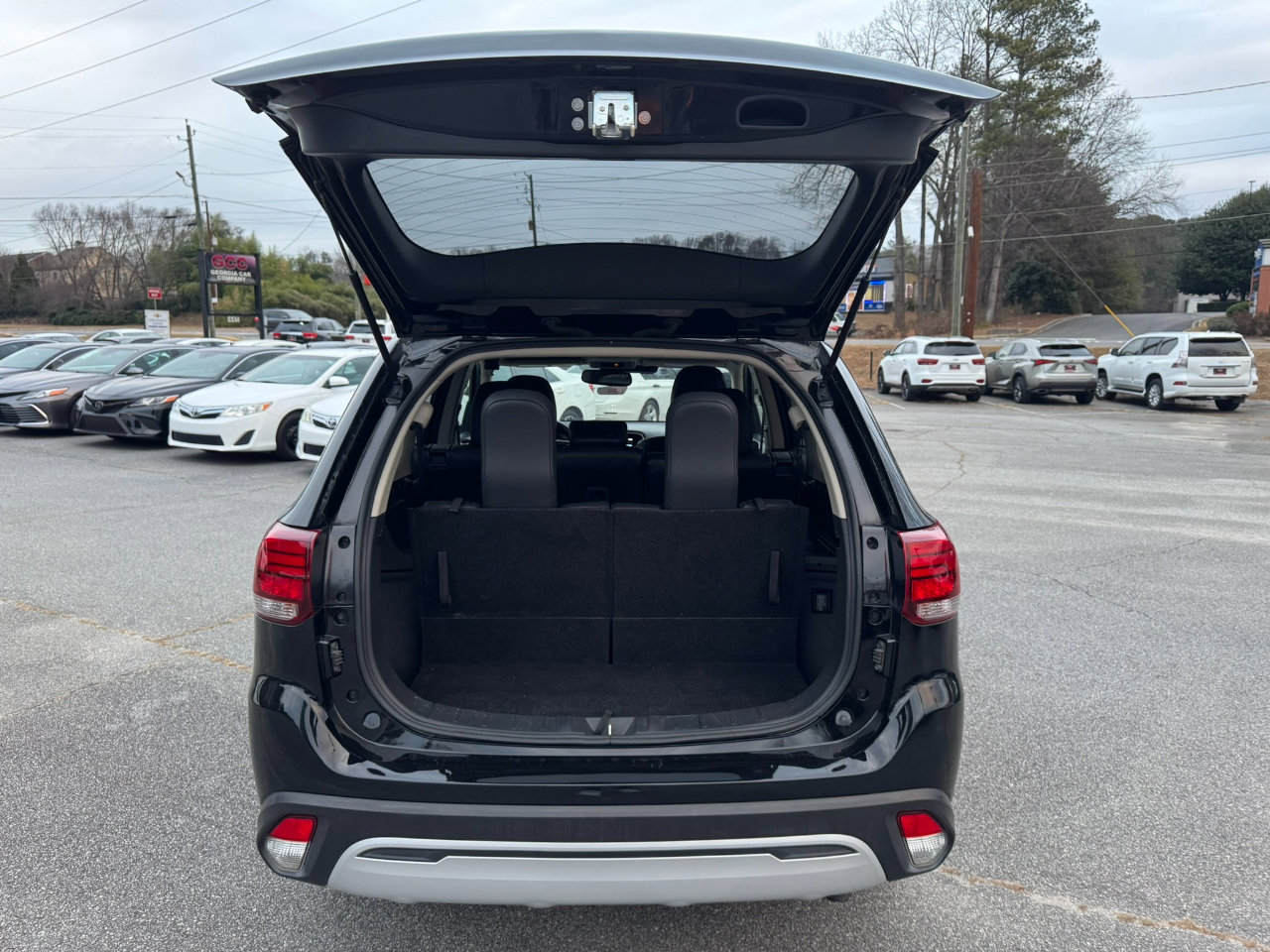 Used 2020 Mitsubishi Outlander SE image 28