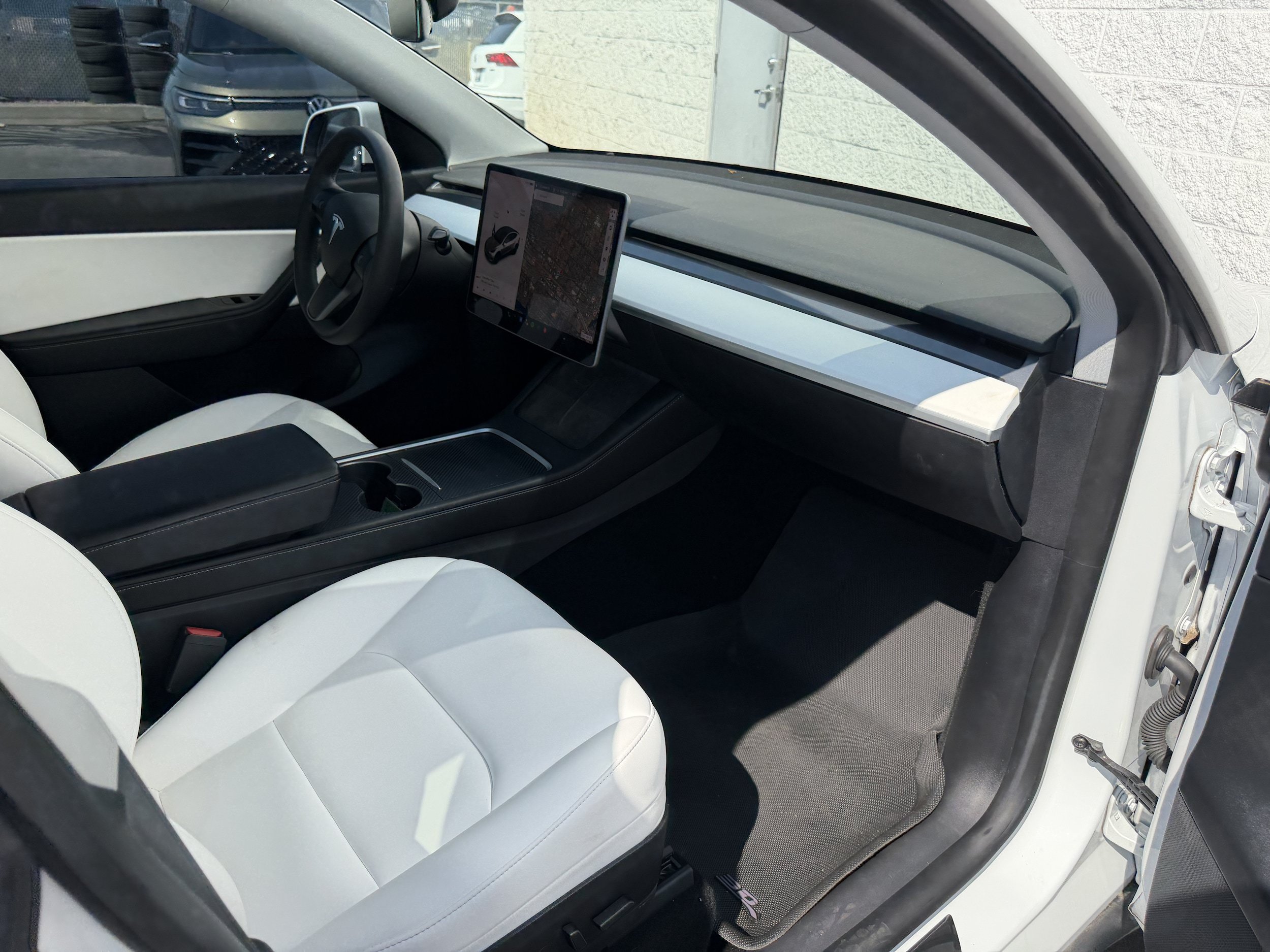 Used 2021 Tesla Model Y Long Range AWD/4WD image 31