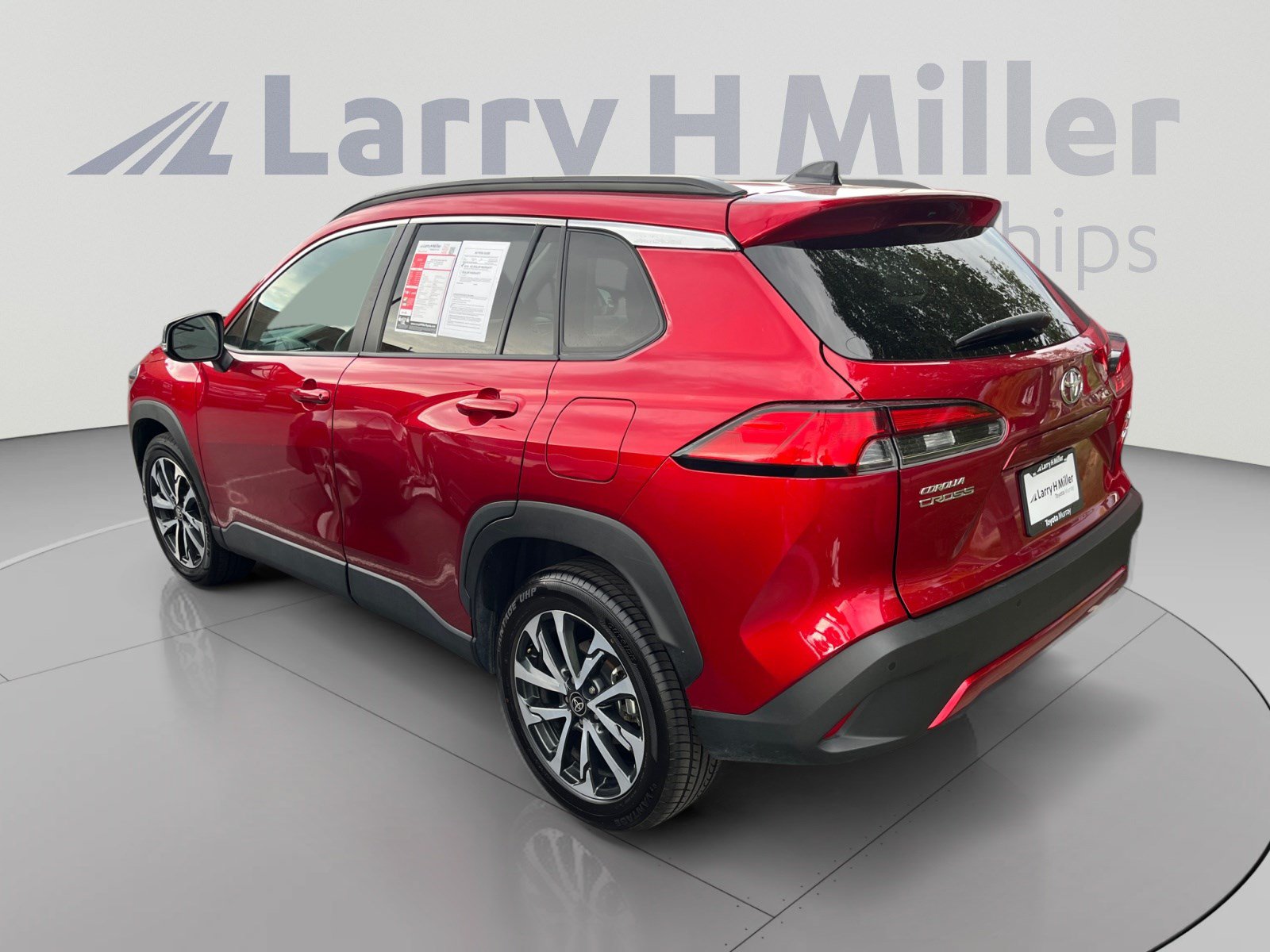 Used 2025 Toyota Corolla Cross XLE AWD/4WD image 3