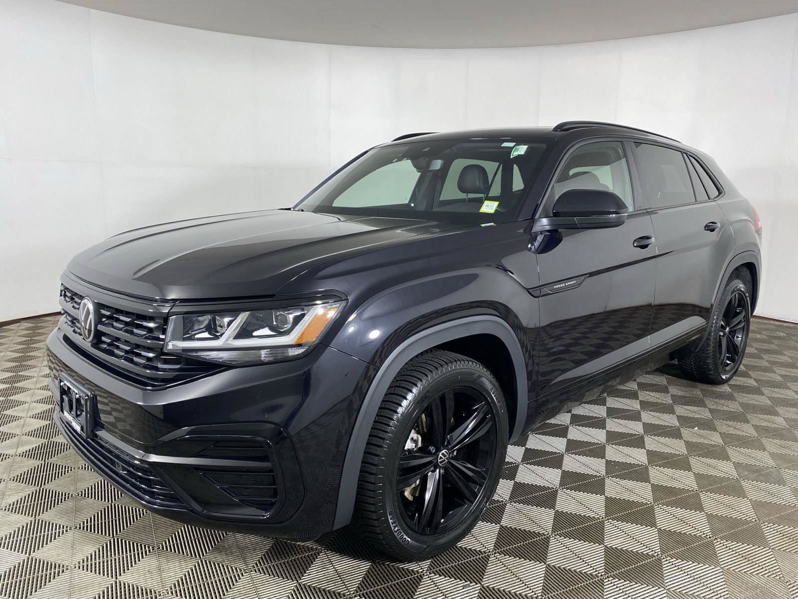 Used 2023 Volkswagen Atlas Cross Sport SEL R-Line AWD/4WD image 3