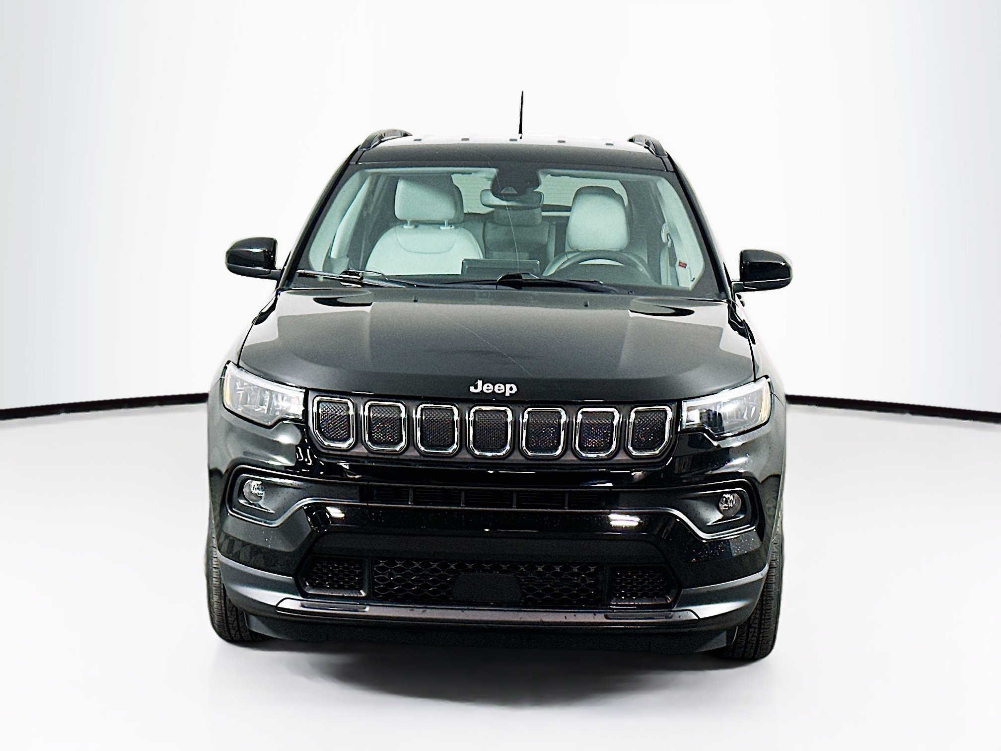 Used 2022 Jeep Compass Latitude FWD image 2