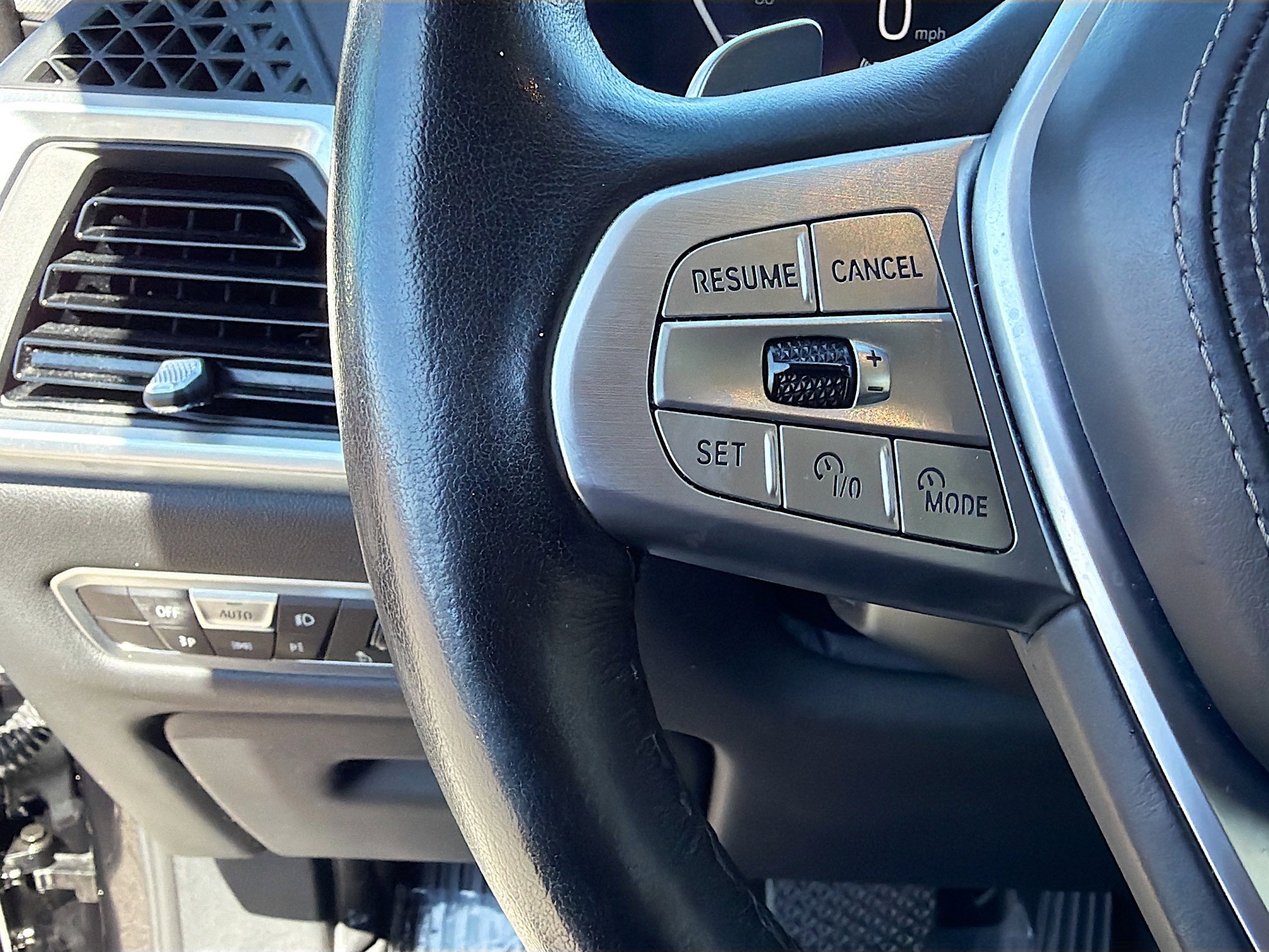 Used 2023 BMW X7 xDrive40i image 39