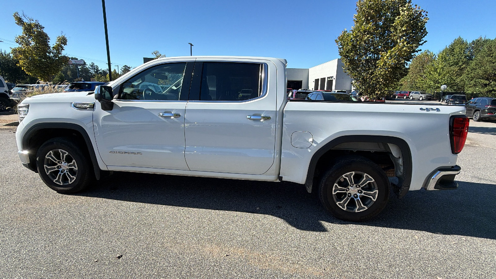 Used 2025 GMC Sierra 1500 SLT AWD/4WD image 11