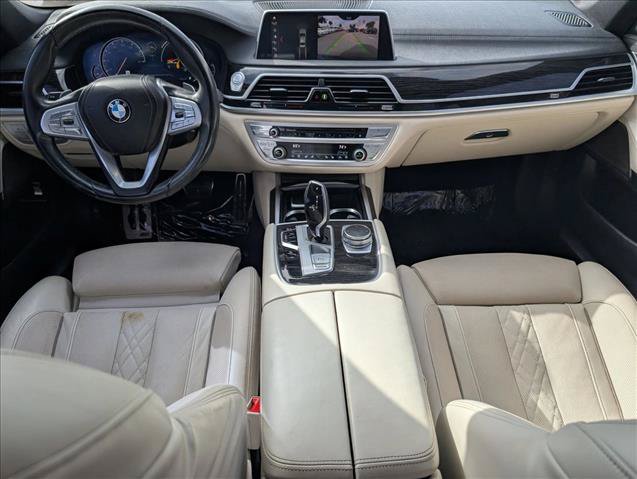 Used 2019 BMW 750i w/ M Sport Package RWD image 17