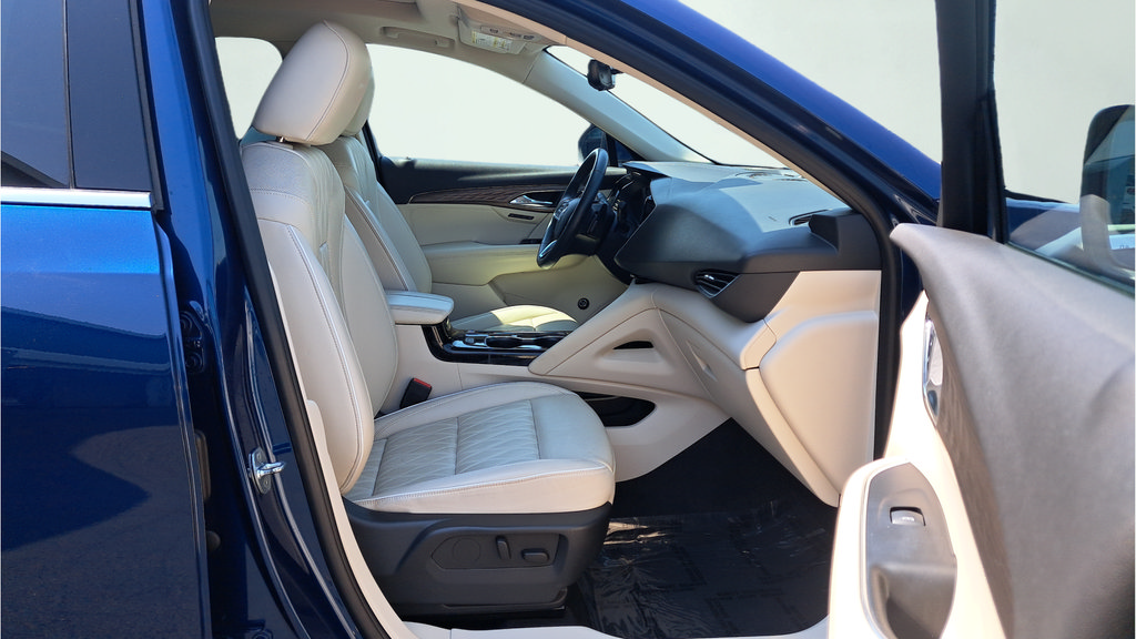 Used 2023 Buick Envision Avenir FWD image 16
